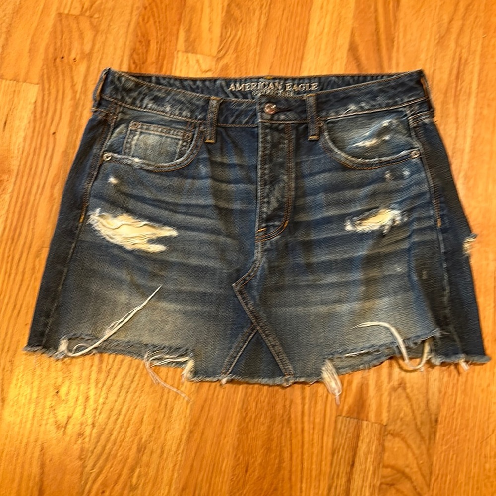 American Eagle jean skirt. Women’s size 12 button fly.